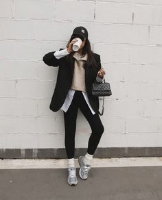 Chic and Casual Leggings Outfits To Wear | Le Chic Street Black Leggings Outfit Winter, Leggins Outfit, Outfits Leggins, Black Blazer Outfit, Leggings Outfit Winter, Leggings Outfit Fall, Stile Casual Chic, Leggings Outfit Casual