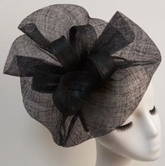 ~ Ready to ship worldwide ~ Standard shipping to the US 7-9 business days. EXPRESS to the US 5-7 business days. High quality, large 11.8in (30cm) black fascinator with headband. Perfect for spring race-day / Kentucky Derby / Oaks Day, wedding, cocktail party, high tea-party, baby-shower or any special occasion. Availab Spring Racing Fashion, Philip Treacy Hats, Tea Hat, Oaks Day, Meeting Outfit, Tea Hats, Ladies Tea, Kentucky Derby Fascinator, Racing Fashion