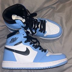 Smoke Free Home & Barely Worn Nike Air Jordans Blue, Blue Heels Aesthetic, University Blue Jordans, Ethan Aesthetic, Jordan 1 High University Blue, Nike Shoes Jordan, Shoes Jordan 1, Jordans 1, Nike Shoes Women Fashion