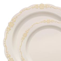 A close-up image of two elegant plates from the Ivory with Gold Vintage Rim Round Disposable Plastic Dinnerware Value Set by Kaya Collection. The plates, featuring an ivory base with an ornate gold rim, boast intricate patterns along the border that contribute to their classic and sophisticated look. Their scalloped edges enhance the delicate design. These dinnerware pieces are BPA-free and disposable. Plastic Plates Wedding, Plastic Dinnerware Sets, 10 Dinner, Gold Dinnerware, Plastic Dinnerware, Party Table Settings, Wedding Place Settings, Holiday Feast, Disposable Plates