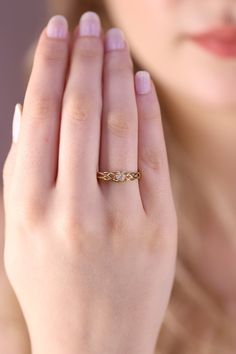 Minimalist Gold Rings, Latest Gold Ring Designs, Gold Minimalist Ring, Hand Jewelry Rings, Engagement Diamond Ring, Locket Design, Gold Rings Simple, Jewelry Set Design, Purple Amethyst Ring