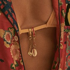 Suspended on an elegant chain, our signature Dorne Memento evokes a life of meaningful connections. Conch Shells, Quoi Porter, Mode Crochet, Summer Ocean, Meaningful Connections, Earring Making, Playing Dress-up, Conch, Summer Aesthetic