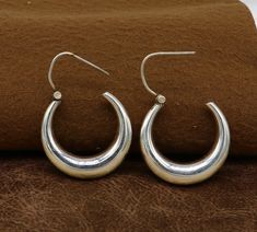 925 sterling silver handmade hoops kundal earring , amazing customized unisex jewelry from India, best brides maid customized jewelry. Metal-925 sterling silver. Item type-Hoops earring. Weight-9.880 grams approx. height-3.0 centimeters. Width-3.0 cm. Thickness-7 mm approx. Stamped-925. Makes excellent gifting for birthday, Christmas day, valentines day, wedding, anniversary, mother's day. Best Bride, Indie Jewelry, Customized Jewelry, Unisex Jewelry, Earring Type, Shiny Things, Jewelry Earrings Hoops, Day Wedding, Sterling Silber