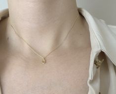 FREE SHIPPING, 14k yellow solid gold drop necklace. It can be produce 14k rose gold and white gold. DETAILS Chain is shown length approx. 40 cm (16 inch) and thickness is 1mm (0.04 inch). Pendant height is 0.6 cm (0.23 inch). Chain can be lengthened for choosing option. The chain has a spring ring clasp. You may order a shorter or longer chain by leaving a note during checkout. MATERIALS All our jewelry are made of 14 karats solid gold. We like to use yellow gold, white gold and rose gold to ple Necklace For Wedding, Gold Necklace Dainty, Gold Drop Necklace, Drop Pendant Necklace, Necklace Bridal, 14k Gold Necklace, Necklace Minimalist, Solid Gold Jewelry, Bar Earrings