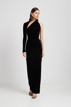 FINAL SALE - NO RETURNS, EXCHANGES, OR STORE CREDIT Modern and magnetic, our Manhattan Velvet Slit Gown is the epitome of evening glamour. Handcrafted from sumptuous velvet jersey, her timeless design offers our iconic one-shoulder neckline and a smooth, column cut. And, for a truly show-stopping finish (and easy movement), she features a long side slit. We hope you're ready for the compliments. Also available in our classic European ponte.[SPLIT] Julia, in black, is 5'10" (178 cm) tall, wearing Crimson Velvet, Cocktail Dress Elegant, Build Wardrobe, Black Bridesmaids, Black Tie Wedding Guests, Wedding Guest Attire, Black Dress With Sleeves, Velvet Gown, Black Tie Dress