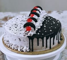 there is a cake with oreo cookies on it