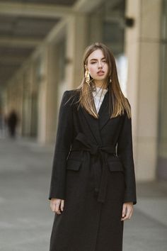 Tapered Wool Coat / Black Fitted Coat / Tailored Black Overcoat // MARIA - Etsy Bulgaria Wedding Skirt Top, Wedding Dress Coat, Silk Bridal Gown, Career Clothes, Wool Coat Black, Black Overcoat, Cape Wedding Dress, Coat Street Style, Bridal Tops