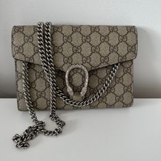 In Very Good Condition Gucci Shoulder Bag With Chain Strap, Gucci Shoulder Bag With Chain Strap For Everyday Use, Luxury Clutch For Daily Use With Silver-tone Hardware, Gucci Luxury Wallet On Chain With Chain Strap, Luxury Gucci Clutch, Designer Gucci Shoulder Bag With Chain Strap, Gucci Wallet On Chain With Chain Strap For Evening, Gucci Wallet On Chain For Evening With Chain Strap, Elegant Gucci Wallet On Chain With Chain Strap