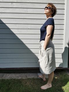 Knee-length Beach Skirt With Pockets, Relaxed Long Cargo Skirt For Summer, Linen Skirt For The Beach, Linen Skirt For Beach, Beach Linen Gathered Skirt, Beach Linen Skirt With Pockets, Long Summer Lined Cargo Skirt, Summer Cotton Wrap Skirt With Pockets, Long Lined Cargo Skirt For Summer