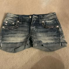 Miss Me Shorts, Size 25 Never Worn. The Bottom Rolls Up Or You Can Unroll It To Make Them Longer. There Is A Rose Gold Lining Around The Back Pockets And Front Pockets 2000s Outfit, 2000s Fashion Trends, Miss Me Shorts, 2000s Clothes, Dr Wardrobe, Shorts Skirts, Mini Shorts, Really Cute Outfits, Miss Me Jeans