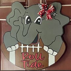 a door sign with an elephant on it's face and the words roll tide