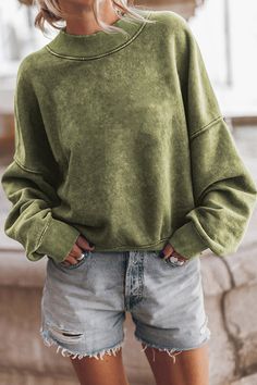 Wrap yourself in style and comfort with our Green Drop Shoulder Crew Neck Pullover Sweatshirt. Made with the softest materials, this sweatshirt is perfect for any casual occasion. The drop shoulder and crew neck design give it a trendy and relaxed... Elegant Sweater, Dropped Shoulder Sweatshirt, Solid Sweaters, Shapewear Bodysuit, Cozy Pullover, Activewear Sets, Beauty Clothes, Cozy Sweatshirts, Shoulder Design