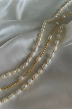 Clean Girl Necklace, Pearl Choker With Round Beads, Pearl White Beaded Choker, Pearl Chain Choker With Round Beads, Bead Bracelets Aesthetic, Freshwater Pearl Jewelry Handmade, Cleangirl Outfit, Tiktok Small Business, Clean Girl Jewelry