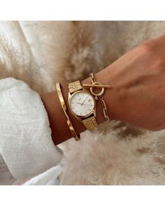 Mvmt Rise Watch, 30mm Wrist Stack With Watch, Minimalist Gold Watch Women, Boyfriend Watch For Women, Pretty Gold Watch, Work Accessories Jewelry, Gifts For Older Women Over 80, Gold Watch Jewelry, Female Watches Classic, Gold Watch With Bracelets Women