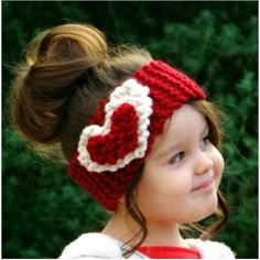 Adorable Crochet ear warmer with hearts! Valentine's headband/ear warmer. Made to order!  A cute way to keep warm, Valentine's day, photos, etc. This is a physical product. --------- Care --------- Handwash and lay flat to dry Bandeau Au Crochet, Head Warmer, Knit Headband Pattern, Crochet Headbands, Crochet Headband Pattern, Crochet Ear Warmer, Valentines Crochet, Knitted Headband, Headband Pattern