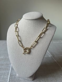 This necklace is made with real 18k gold plated curb chain + Gold plated Spring clasps that you can use in front as a cute little detail or in the back like a regular clasp. If you want a regular clasp, we also have that option Different lengths available. Check the last picture for size references Gold Plated Chain Link Toggle Necklace Gift, Gold-tone Chain Link Necklace For Gift, Gold-tone Chunky Chain Necklace For Gift, Everyday Chain Link Necklace With Lobster Clasp, Trendy Gold Plated Chain Link Necklace, Gold Chain Link Toggle Necklace Gift, Trendy Chain Necklace With Lobster Clasp, Gold Plated Link Charm Necklace With Gold Chain, Gold Chain Link Necklace As A Gift