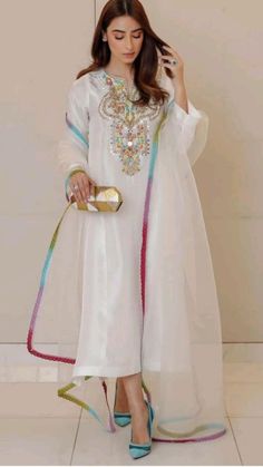 Stylish Frocks, Royal Wedding Dresses, Cotton Dress Indian, Pakistani Women Dresses, Lace Suit, Velvet Dress Designs, Latest Dress Design, Crochet Cable, Pakistani Dresses Casual