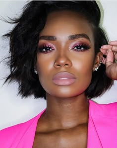 30 Best Hairstyles for Big Noses (Our Top Picks) - Womeninspiredseries Pink Makeup Looks, Short Sassy Hair, Sassy Hair, Hair Affair, Hair Crush, Pink Makeup