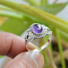 Natural Amethyst Ring, Oxidized Ring, 925 Silver Rings, 7x9 mm Oval Amethyst Ring, Boho Ring, Amethyst Gemstone Ring, Amethyst Silver RingDescriptionStone: Natural AmethystShape: OvalSize: 7x9 mmWeight:- 4.00 GramSKU: SE-485Geniune 925 Solid Silver Handmade Ring***Lowest Price Guaranteed*** Oval Amethyst Ring, Rings Dainty, Oxidized Ring, Purple Things, Silver Rings With Stones, Zierlicher Ring, Amethyst Jewelry, Ring Antique, Handmade Rings