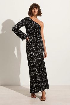 Shop the Tocha Maxi Dress in Formosa Spot from Faithfull the Brand. A one shoulder dress with an asymmetric neck, long sleeve and side split. Express Shipping Available. Straps Heels, Designer Clothing Brands, Maxi Dress Sale, Full Length Skirts, Asymmetric Neckline, French Chic, Faithfull The Brand, Baguette Bag, Sleeveless Tunic