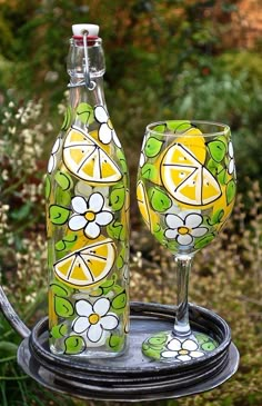 Bottle Mandala, Glass Bottle Painting, Glass Bottle With Stopper, Hand Painted Wine Bottles, Hand Painted Glassware