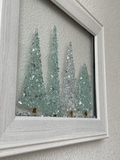 Glass Tree Art, Evergreen Tree Art, Sea Glass Window Art, Sea Glass Tree, Glass Crafts Diy, Broken Glass Crafts, Beach Christmas Decorations, Sea Glass Mosaic, Sea Glass Art Projects