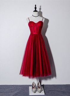 Lovely Dark Red Sweetheart Tulle Prom Dress Outfits For Girls Red A-line Tulle Dress, Red Fitted Tulle Dress, Fitted Red Tulle Dress, Red Tulle Dress With Sweetheart Neckline, Red Tulle Evening Dress With Sweetheart Neckline, Red Prom Dress With Spaghetti Straps, Red Spaghetti Strap Dress For Prom Season, Red Tulle Dresses For Prom Season, Elegant Red Dress With Tulle Skirt