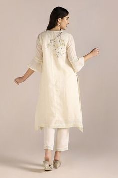 Off-white tunic with camelia flower print and crochet lace embroidered cutwork border. - Aza Fashions Off White Floral Embroidered Kurta For Spring, Spring Tunic Sets With Resham Embroidery, Spring Sets With Resham Embroidery Tunic, White Tunic Sets For Summer, Traditional Lace Trim Set For Spring, Traditional Spring Sets With Lace Trim, Elegant Linen Kurta For Spring, Off White Kurta For Spring Wedding, Off White Spring Wedding Kurta