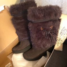 Gorgeous **Brand New** Never Worn In The Box Winter Boots. Steve Madden Brand Fur Upper Suede Lower. Brown Size 7. These Boots Are So Much Fun! Best Winter Boots, Boots Steve Madden, Oc Clothes, Shoes Steve Madden, Fresh Kicks, Swag Shoes, Winter Boots Women, Faux Fur Coat, Thigh High Boots