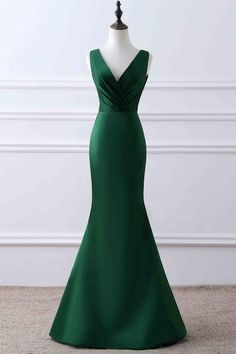 Abito da ballo, abito da sera in raso verde matte in raso a vccinciatura Green Satin Prom Dress, Green Prom Dress Long, Prom Dress Green, डिजाइनर कपड़े, Mermaid Ball Gown, Green Prom, Prom Dresses Long Mermaid, 파티 드레스, Dresses Green