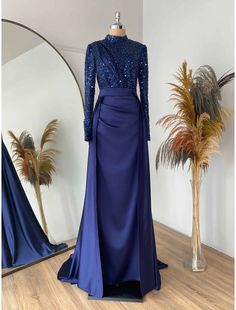 Sheath Formal Dress Evening Gown Christmas Red Green Dress Formal Sweep / Brush Train Long Sleeve Jewel Neck Satin with Pleats Ruched Sequin Green Dress Formal, Gown Christmas, Red Green Dress, Shine Dress, Clothing Fancy, Hijab Evening Dress, Long Sleeve Evening Gowns, Prom Dress Inspo, Soiree Dress