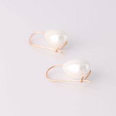 These Ceramic Pearl Earrings make a statement with their elegant, teardrop dangle and luxurious gold filled finish. Perfect for adding a touch of sophistication and class to an everyday look, they'll become your new go-to accessory. Dare to be bold and stylish!• Sold in pairs• Available in: High Quality Solid 925 Sterling Silver, Gold filled 12K and Rose gold filled 12K• Pearl drop size: 2cm x 1.5cm• Wire Thickness - 1mm (18gauge)• Length of the earrings: 3cm Teardrop Linear Earrings For Party, Party Teardrop Linear Earrings, Chic 14k Gold Filled Drop Earrings, Gold Teardrop Wrap Earrings, Elegant Teardrop Earrings With Lever Back Ear Wires, Chic Teardrop Single Earring, Minimalist Gold Teardrop Wrap Earrings, Elegant Teardrop Wrap Earrings For Everyday, Gift Teardrop 14k Gold Filled Pearl Earrings