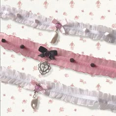 Diy Ribbon Choker, How To Make A Choker, Chokers Aesthetic, Temporary Closed, Fabric Choker, Kawaii Necklace, Diy Choker, Vintage Jewlery, Diy Jewelry Inspiration