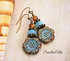 Czech Beads Jewelry, Grandmillenial Style, In Ears, Czech Glass Jewelry, Bohemian Flower, Beaded Earrings Diy, Brown Flower, Blue Highlights, Hippie Flowers