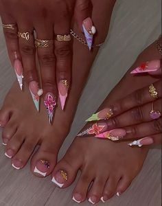 Nails Black Women French Tip, Flared Nails Acrylics, Toes Aesthetic Nails, Emilio Pucci Nails, Guyana Nails, Stilleto Frenchies, Different French Tip Styles, French Tip Base Color, Wide Nail Bed Shape