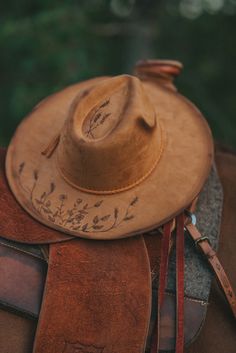 Wide Brim Hat With Pyrography Burned Floral and Wheatgrass Design - Etsy Cowgirl Hat With Feather, Floral Burned Hat, Hand Dyed Adjustable Hat With Curved Brim, Adjustable Hand Dyed Hat With Curved Brim, Western Hats For Women, Cowboy Hat Design, Hat Burning, Suede Hat, Western Life