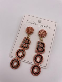 Light-weight metal beaded earrings for the Halloween season! Tennessee Fashion, Beaded Halloween, Halloween Beads, Pumpkin Face, University Of Tennessee, Halloween Earrings, Market Shopping, Halloween Jewelry, Halloween Season