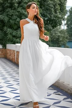 Do you want to look gorgeous, yet elegant and classic? Do you want to look like a Goddess? Look no further, you have found your dress. This beautiful white dress features a V line, halter neckline that goes on into a wrinkled bodice to accentuate your bust and ends up into a cinched waist with a wrinkled sash to adapt to your curves and give you a sexy hourglass shape, and it goes down into a beautiful long skirt. Be the most beautiful girl at prom and look like the Venus with this dress! Size C Long White Sleeveless Dress, Graduation Dress White Long, White Dress Classy Formal, White Formal Dress Long, All White Yacht Party, Halter White Dress, White Maxi Beach Dress, Bridesmaid Dress Design, Engagement Photos Dress