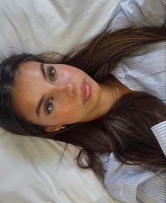 Natural Makeup For Tan Skin, Senior Picture Makeup Ideas Natural, Natural Minimal Makeup, Tan Skin Aesthetic, Classy Mirror, Earthy Makeup, Glowy Natural Makeup, Glow Makeup, Selfie Inspo