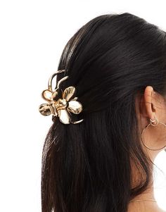 Neck chain by ASOS DESIGN Your basket called, it wants this Floral design Claw style Secure hinge fastening Sandy Diana Bang, Simone Simmons, Ella Christo, Kate Hutchins, Futuristic Hair, Flower Claw Clip, Leah Halton, Elegance Hair, Dunner Wordend Haar