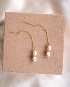 Add a touch of whimsy to any outfit with our brand new Phoebe Pearl Threaders! These delicate earrings feature a playful threader design that effortlessly loops through your ear for a unique & minimalist look. Adorned with freshwater pearls, they're sure to elevate any outfit! EARRINGS FEATURE Material: 14K Gold Filled or Sterling Silver threader Freshwater pearls Hand wire-wrapped with 14K gold filled or Sterling Silver wire Hypoallergenic & great for sensitive skin Freshwater Pearls Earrings, Pretty Earrings, Delicate Earrings, Opal Necklace, Delicate Necklace, Jewelry Packaging, Silver Roses, Silver Rose Gold, Silver Wire