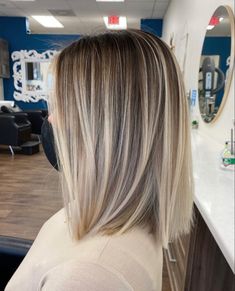 Baylage Hair, Blonde Hair With Highlights, Short Hair Balayage, Brown Blonde Hair, Hair Color Balayage, Short Blonde Hair