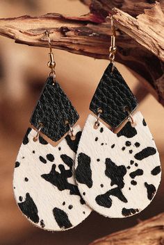 These Cow Print Earrings provide an eye-catching addition to any wardrobe! These Cow Print Earrings make a stylish statement, adding an eye-catching aesthetic to any outfit. Cow Print Earrings, Handmade Leather Jewelry, Diy Leather Earrings, Leather Jewelry Diy, Striped Earrings, Western Earrings, Black Cow, White Jewelry, Hanging Earrings