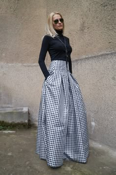 Gingham Lovely Black and White Long Maxi Skirt/high or Low | Etsy Low Waist Skirt, Skirt Diy, Elastic Skirt, Maxi Rok, Floor Length Skirt, Skirt Maxi, Long Maxi Skirts, Black Women Fashion, Maxi Skirts