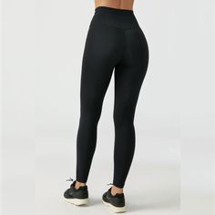 Joah Brown's Second Skin Legging is a must have basic for your workout wardrobe. High-waisted and form-fitting full-length leggings with a flattering V-shaped waistband. It features body-contouring fabric that feels like a second skin that is super soft and stretchy. Now available in sueded onyx! Size Chart X/S (0-4) S/M (4-8) M/L (8-10) The Fit Model is 5'8'' wearing a size X/S Features Fabric: 76% Polyester, 24% Spandex Hugs curves for a sleek and sculpted look Designed to retain its shape all Cute Outfits With Leggings, Joah Brown, Workout Wardrobe, Body Contouring, Outfits With Leggings, Second Skin, V Shape, Onyx, Fitness Models