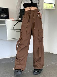 Name of fabric: wovenStyle: Multi-bag pantsType: straight pantsType: middle waistThickness: mediumPopular element: pocketColor: black, army green, brownSize: average size (M size) Y2k Trousers, Korean Y2k, Streetwear Cargo Pants, Trousers Women Wide Leg, Tomboy Outfits, Straight Trousers, Cargo Pants Women, Cargo Pant, Type Of Pants