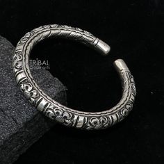 92.5% pure silver handmade excellent unisex bangle bracelet kada, amazing customized chitai work unisex personalized gift from India Metal-925 sterling silver. Item type-Bangle bracelet. Weight-40.00 grams width-0.9 cm size- 6.0 centimetre inner diameter or 2.375" or 2-6 stamped-925  Finish-oxidized. makes excellent gifting for birthday, mother's day, wedding anniversary, valentines day, Christmas day The Bangles, Day Wedding, Christmas Day, Pure Silver, Bangle Bracelet, Handmade Silver, Wedding Anniversary, Bangle Bracelets, Mothers Day