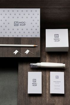 Arrangement of mock-up stationery on wood Free Psd Free Psd, Mockup Design, Mock Up, Graphic Resources