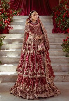 Mehendi Decor Ideas, Long Bridal Hair, Handmade Flowers Fabric, Bridal Makeup Looks, Stylish Dress Book, Pakistani Bridal, Designer Wear