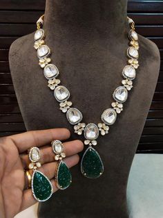 Sabyasachi Inspired Uncut Polki Foil Kundan Necklace Set with Emerald Green Amarpali Carved Stones , Includes Earrings Polki Jewellery Brides, Jewelry Hacks, Bridal Jewellery Earrings, Kundan Jewellery Bridal, Indian Wedding Jewelry Sets, Kundan Necklace Set, Sabyasachi Jewellery, Jewelry Set Design, Beaded Necklace Designs